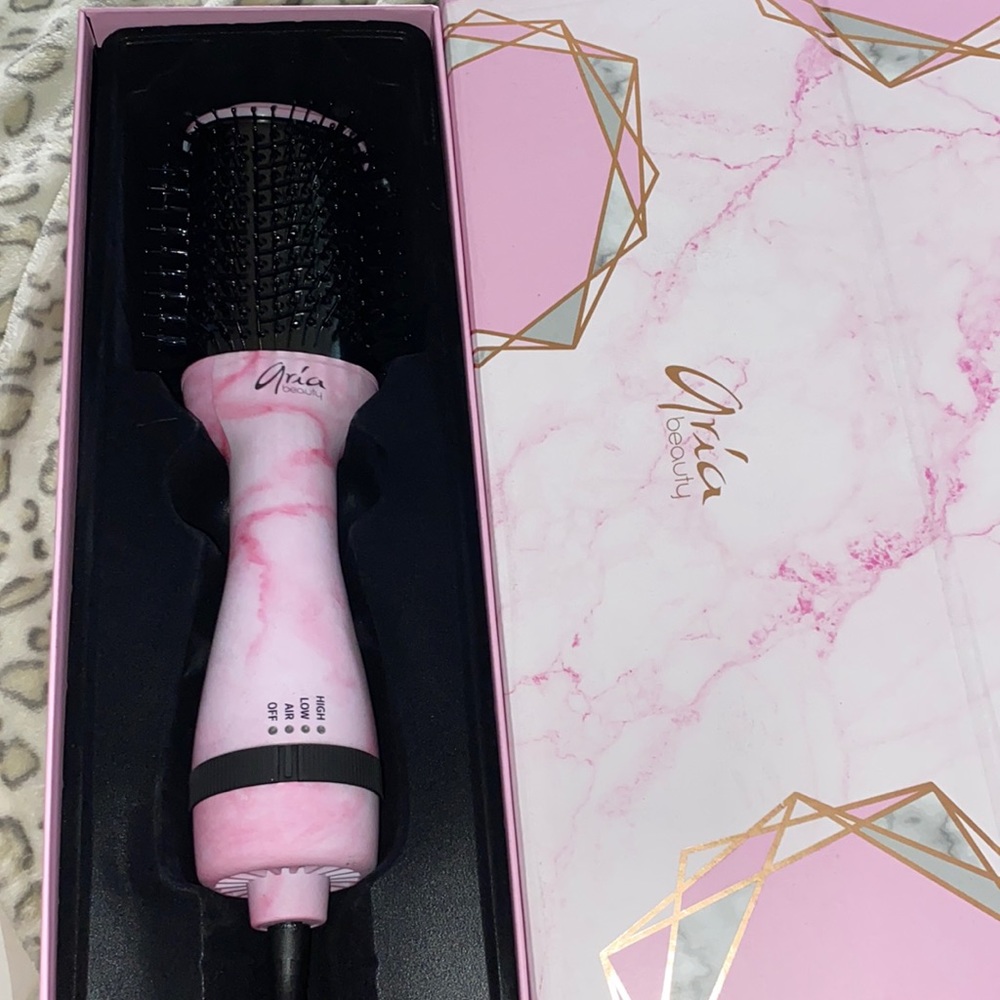 Blowout brush